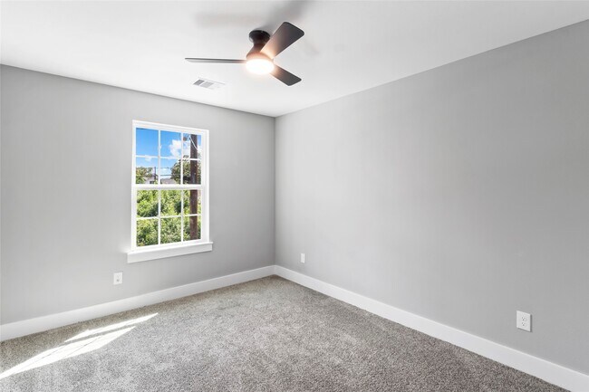 Building Photo - 6721 Cohn St