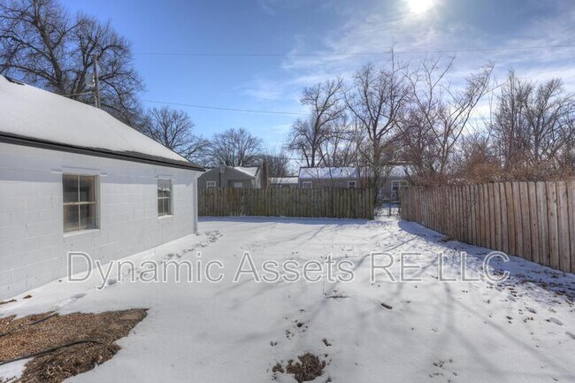 Building Photo - 410 Fieldcrest Dr