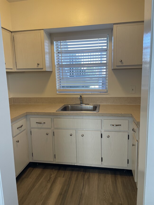 Building Photo - Meridian Apartments
