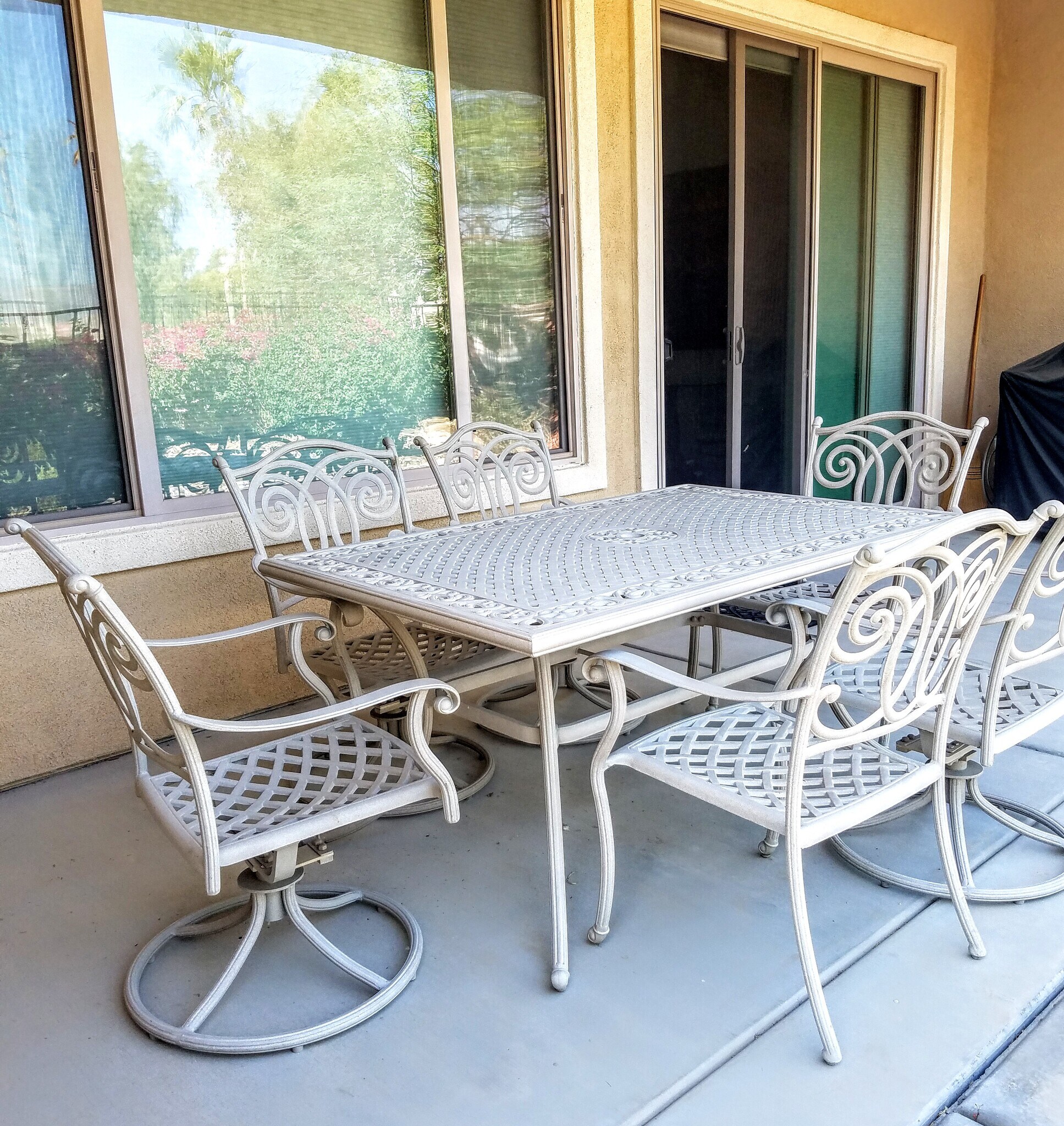 Patio table - 40296 Calle Ebano