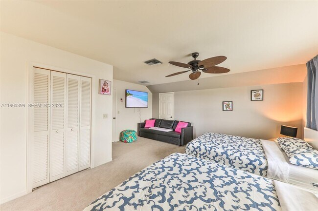 Building Photo - 407 SW 37th St