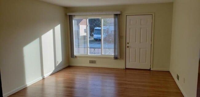 Building Photo - 1602 Hanaford Ave