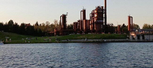 Building Photo - East Lake Town House