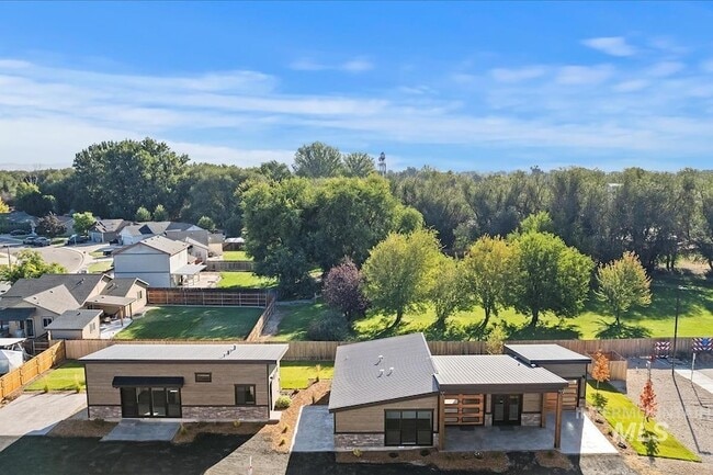 Building Photo - 384 London St