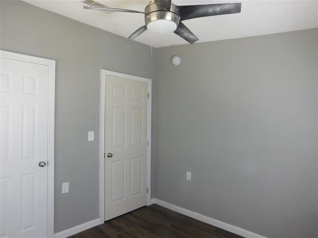 Building Photo - 21702 Island Lake Loop E