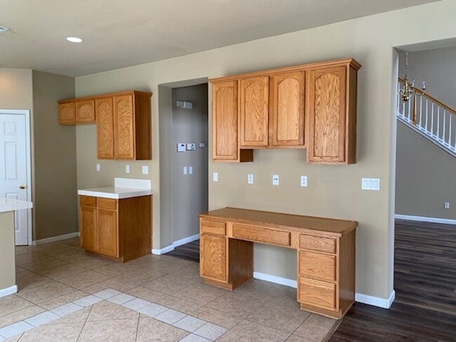 Building Photo - Big, Beautiful, Two Story Home in North Natomas