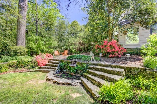 Building Photo - 27 Northwood Ave NE