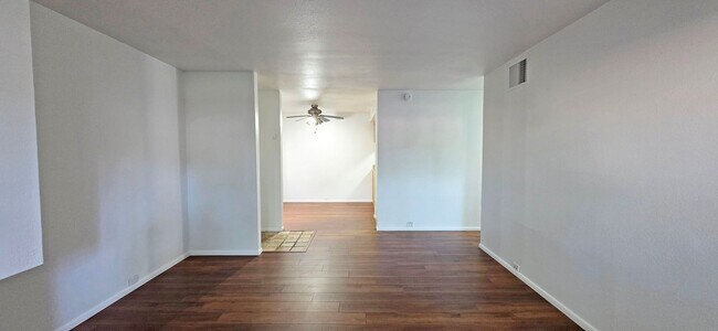 Building Photo - 508 Woodside Oaks