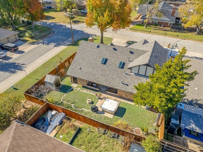 Building Photo - Fully Furnished Short Term Rental
