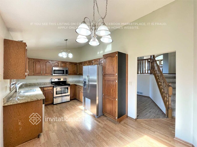 Building Photo - 1609 Lakewood Dr N