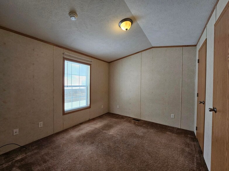 Building Photo - 6 Evergreen Ln