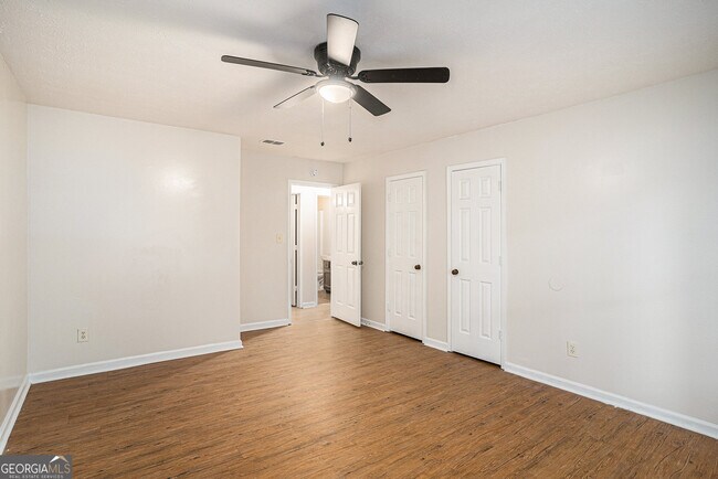 Building Photo - 2610 Golfview Terrace SE