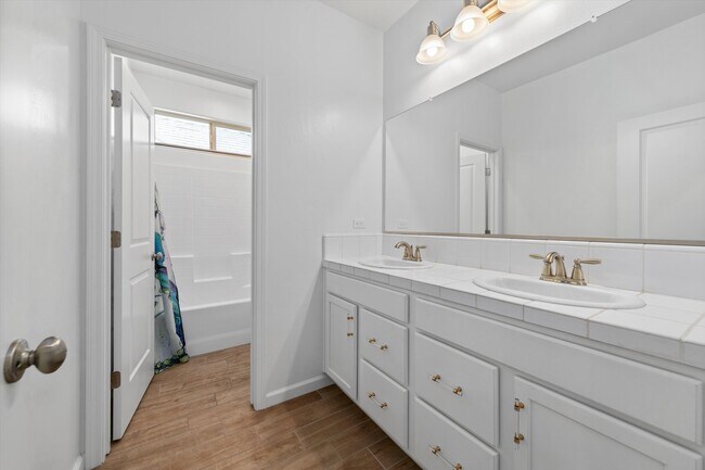 Building Photo - 14222 Barbon Beck Ave