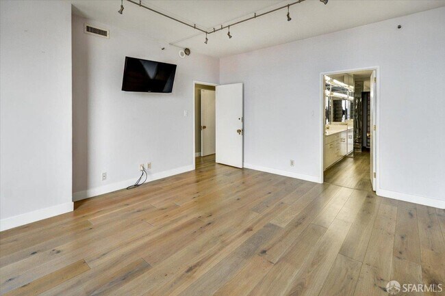 Building Photo - 101 Lombard St