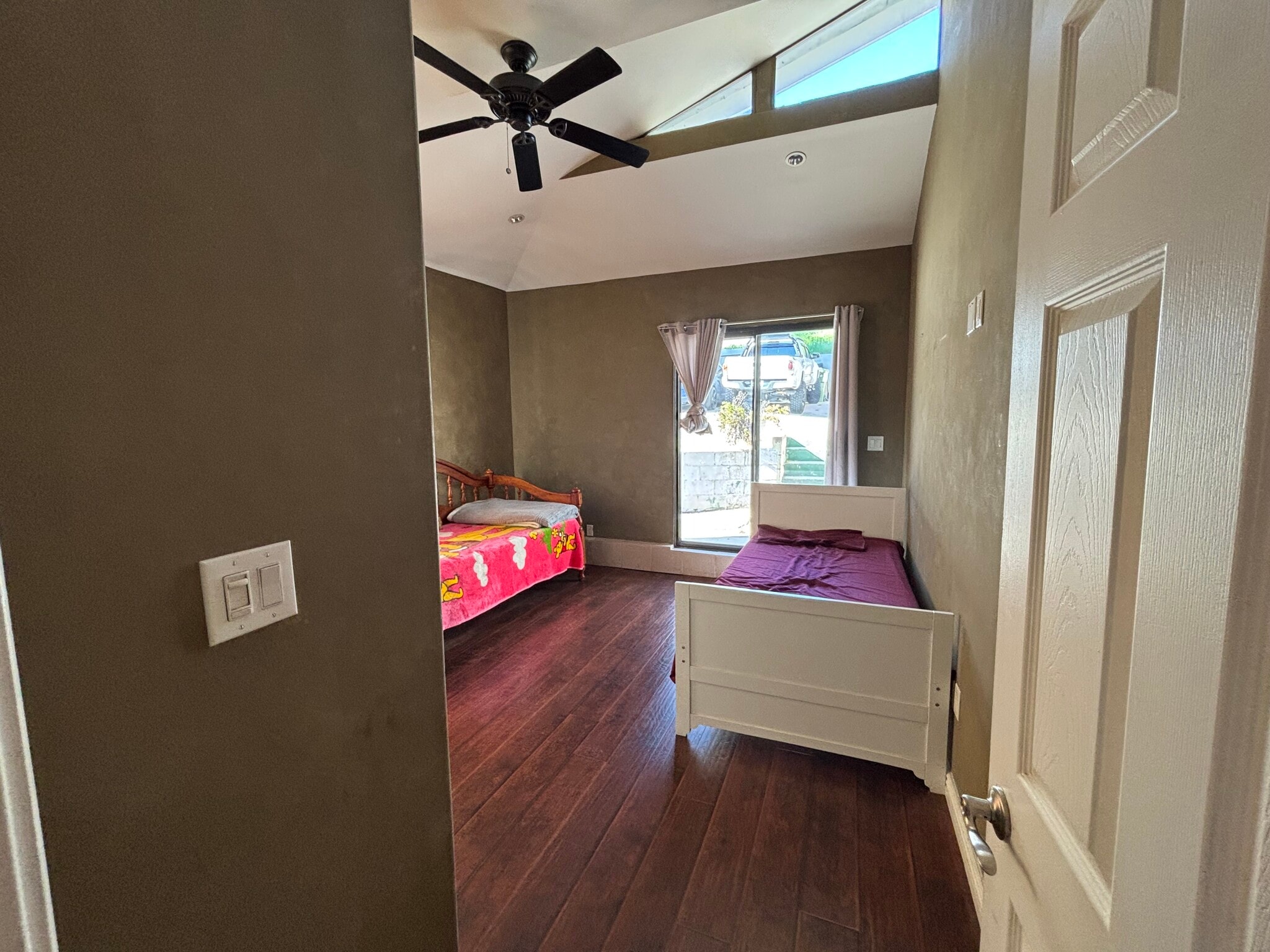 Building Photo - 1817 N Ave 53