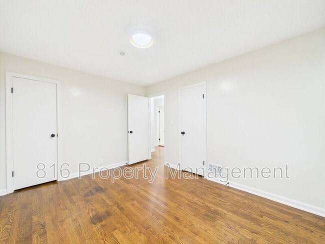 Building Photo - 6000 Longview Rd