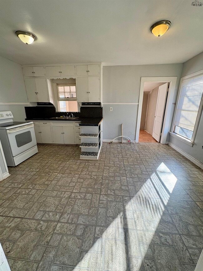 Building Photo - 1651 Wilson Ave