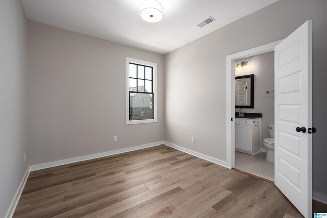 Building Photo - 1105 Windsor Sq