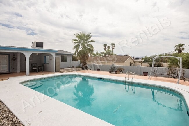 Building Photo - POOL HOME WITH CASITA