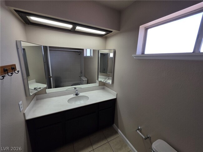 Building Photo - 1745 Mt Hood St