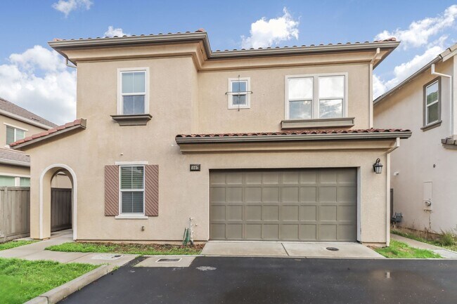 Building Photo - FIRST MONTH'S RENT FREE-Charming 3-Bedroom Home with Office in The Cannery – Davis, CA