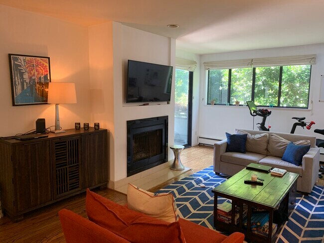 Primary Photo - 1755 Filbert Street, Unit 1D