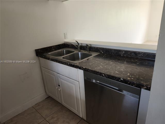 Building Photo - 9962 Twin Lakes Dr