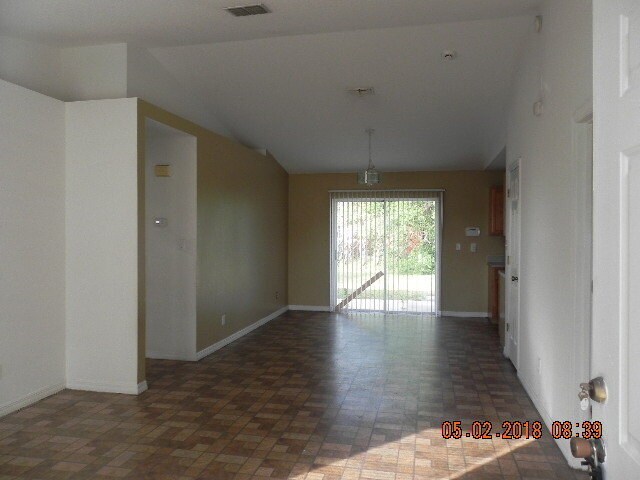 Building Photo - Single Family Home in BVL, Kissimmee