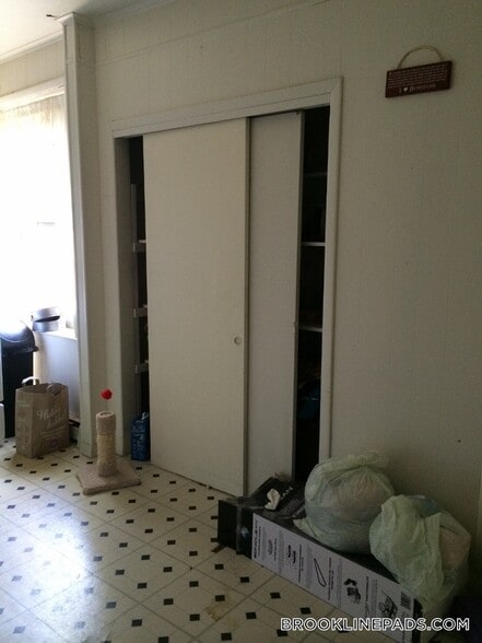 Building Photo - 208 Winthrop Rd