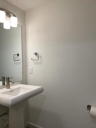 Building Photo - 6800 Menchaca Rd