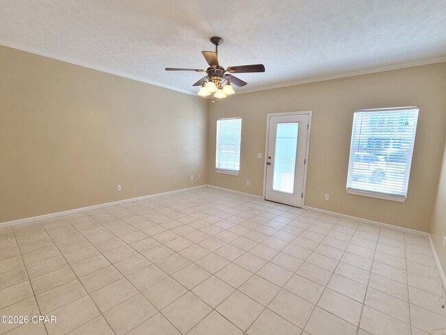 Building Photo - 4008 Crescent Dr