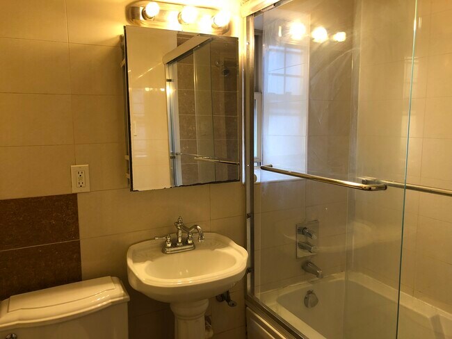 Building Photo - 37 Duncan Ave