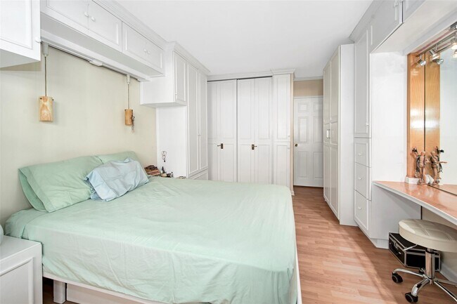 Building Photo - 4901 Henry Hudson Pkwy W