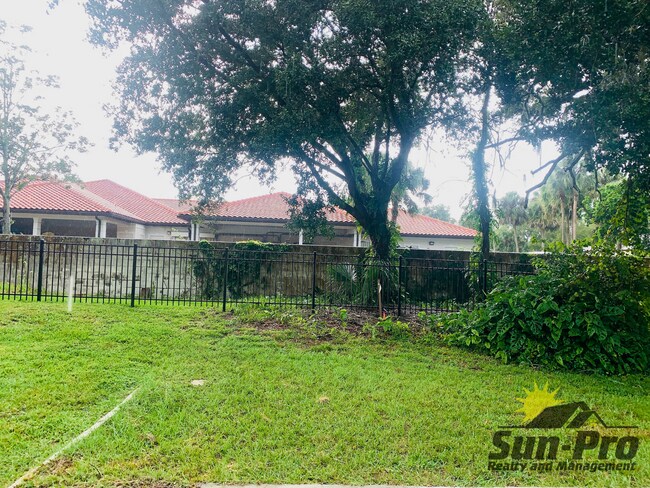 Building Photo - 1010 Stonybrook Cir