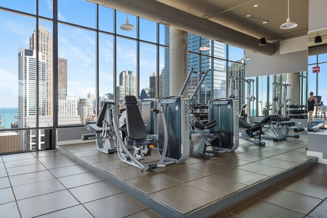 Building Photo - 823 N Clark St