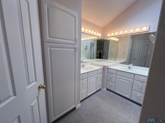 Building Photo - 721 Jeanie Dr