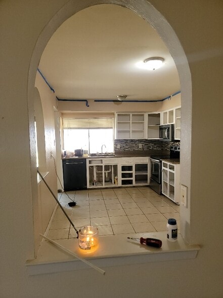 Building Photo - 2118 Cedarcrest Dr