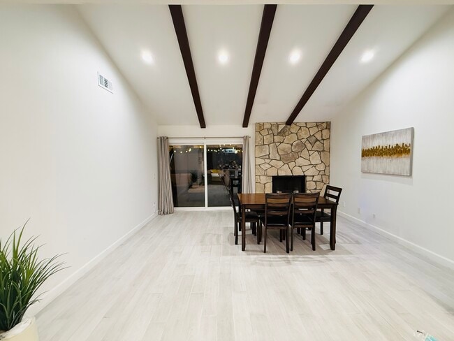 Building Photo - 20746 Schoenborn St