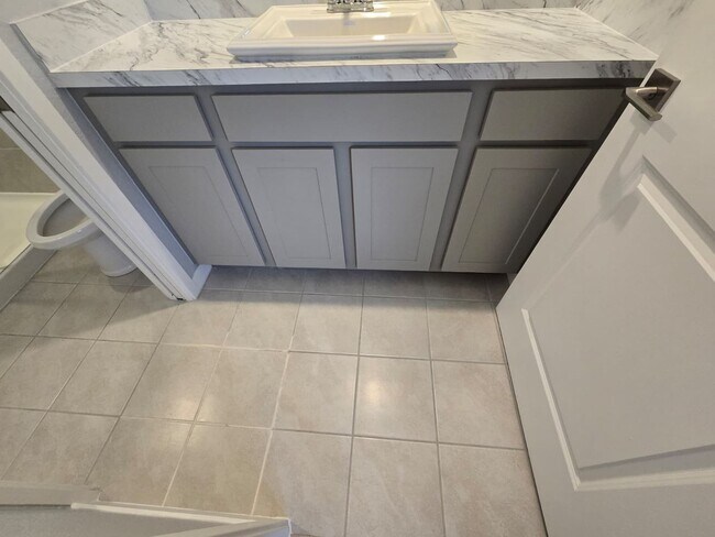 Building Photo - Bright and Easy-Living Home in Riviera Beach