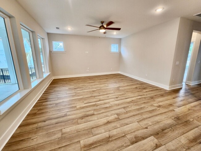 Building Photo - Gorgeous 4 bedroom home in Point Hope - Ch...