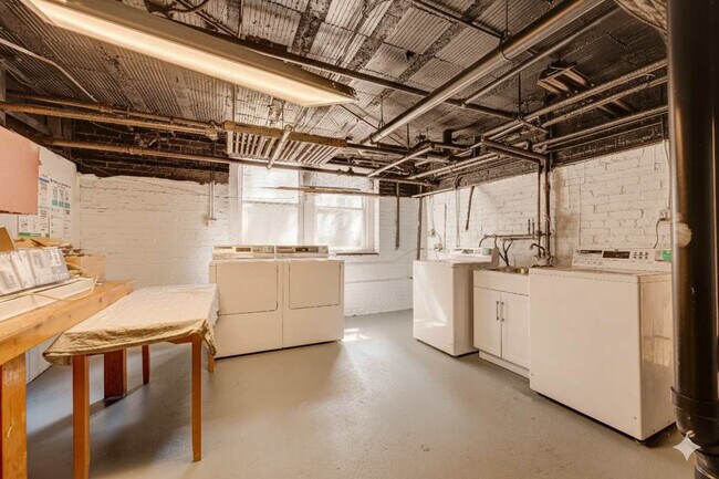 Building Photo - 1927 N Prospect Ave