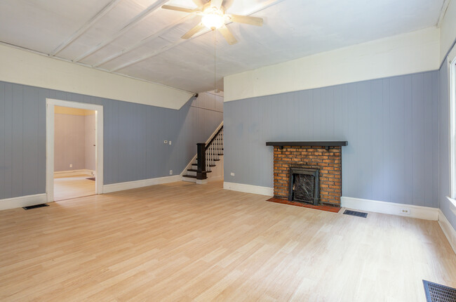 Building Photo - 3224 Garden Dr