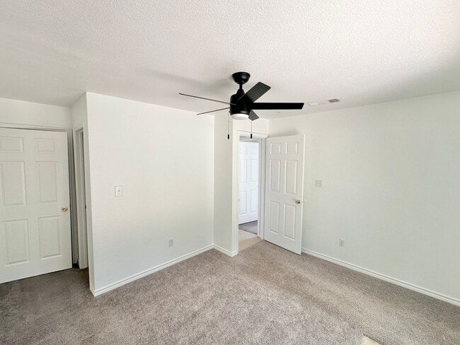 Building Photo - Updated Duplex in Charming Belton Texas!