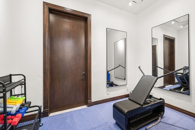 Building Photo - 875 Horse Ranch Dr