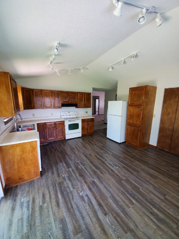Building Photo - 276 W Pinehurst St