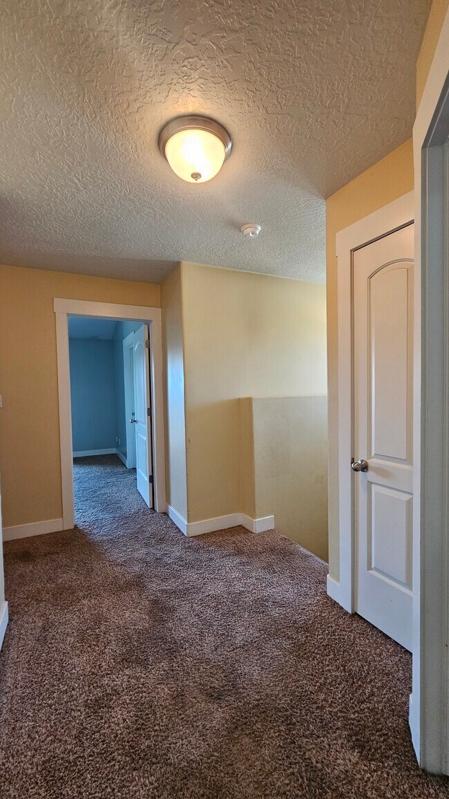 Building Photo - 2718 N Elm Dr