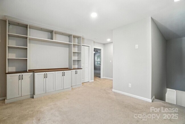 Building Photo - 1737 Hooper Court