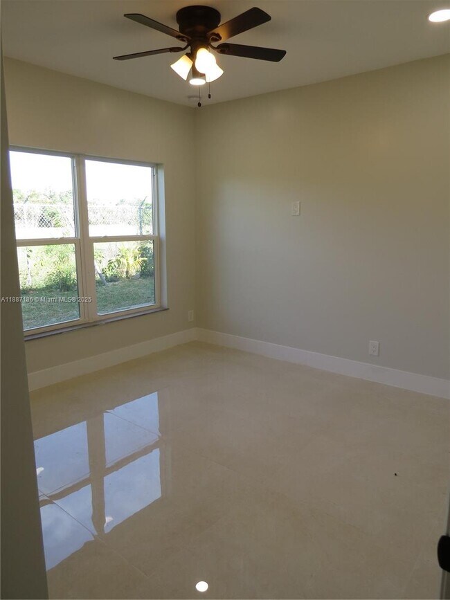 Building Photo - 1671 SW 44th Terrace