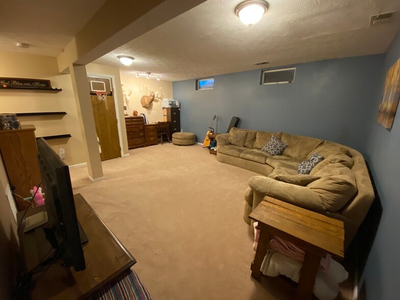 Family room - 9006 Old Scaggsville Rd