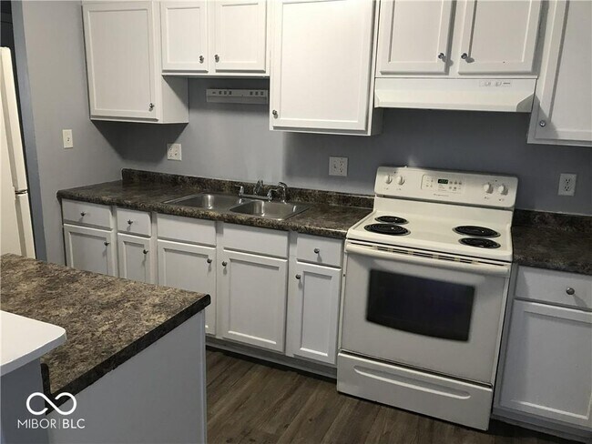 Building Photo - 9444 English Oak Dr